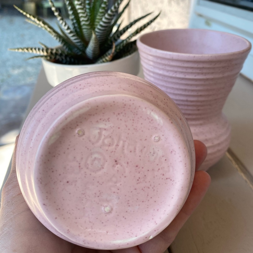 Pair of Midcentury Pink Speckled Vases 🌿E1 - Picture 3 of 12